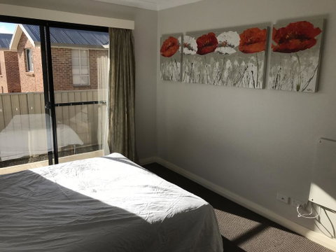 Maison Noir 1 - Geraldton Accommodation 3