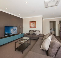 Maison Noir 2 - Well appointed modern accommodation with mountain views - Geraldton Accommodation