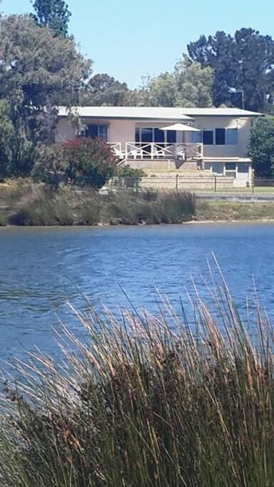Mandurah Overlooking The Marina - Geraldton Accommodation 3