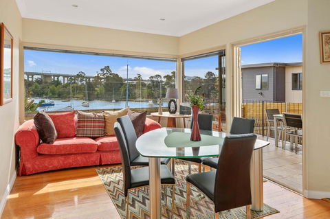 Manfield City Waterfront View Cottage - Geraldton Accommodation 3
