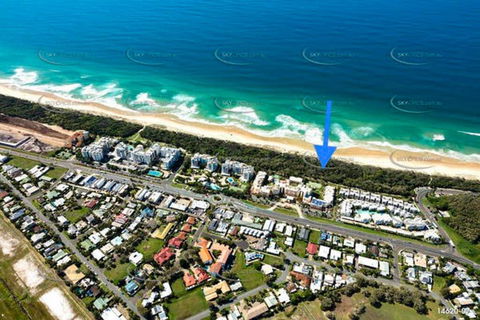 Marcoola Beachfront 3BR -Pool-100m To The Beach. - Geraldton Accommodation 0
