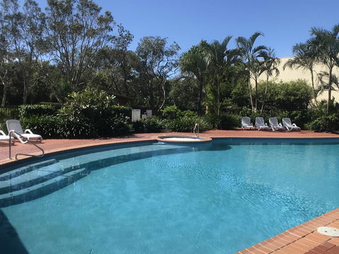 Marcoola Beachfront 3BR -Pool-100m To The Beach. - Geraldton Accommodation 1