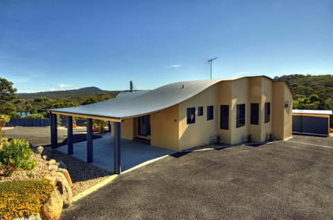 Mayakitana - Overlooking The Golf Course - Geraldton Accommodation 3