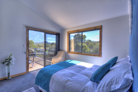 Mayakitana - Overlooking The Golf Course - Geraldton Accommodation 1