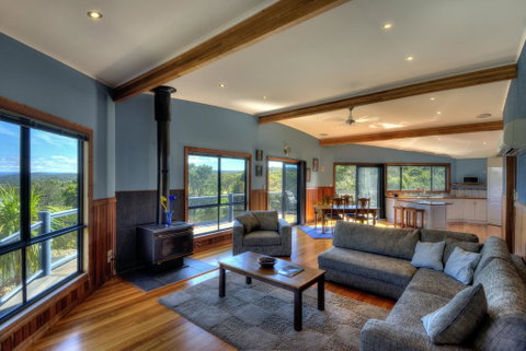Mayakitana - Overlooking The Golf Course - Geraldton Accommodation 0