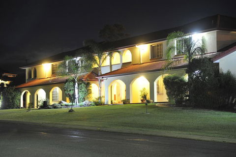 McNevins Warwick Motel - Geraldton Accommodation 3