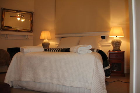 Mentor Chambers Apartment Bed & Breakfast - Geraldton Accommodation 2