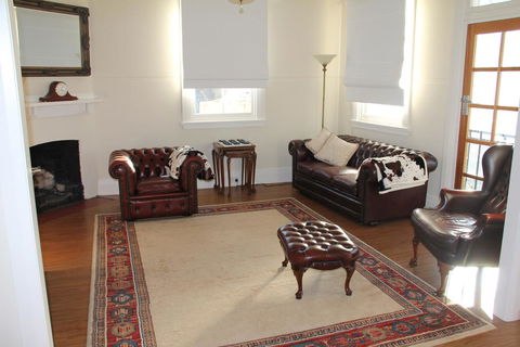 Mentor Chambers Apartment Bed & Breakfast - Geraldton Accommodation 0