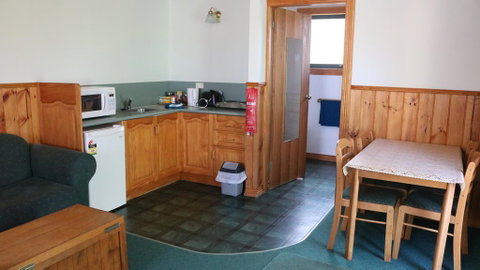Meredith House & Apartments Strahan - Geraldton Accommodation 3