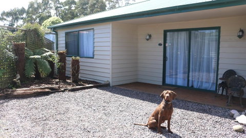 Meredith House & Apartments Strahan - Geraldton Accommodation 2