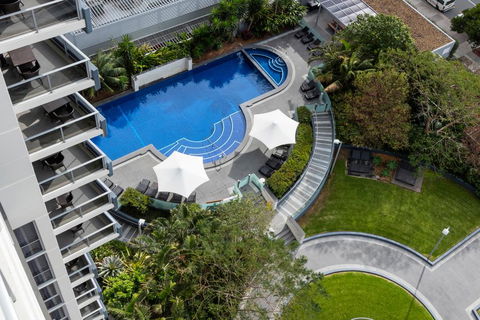Meriton Suites Broadbeach - Geraldton Accommodation 0
