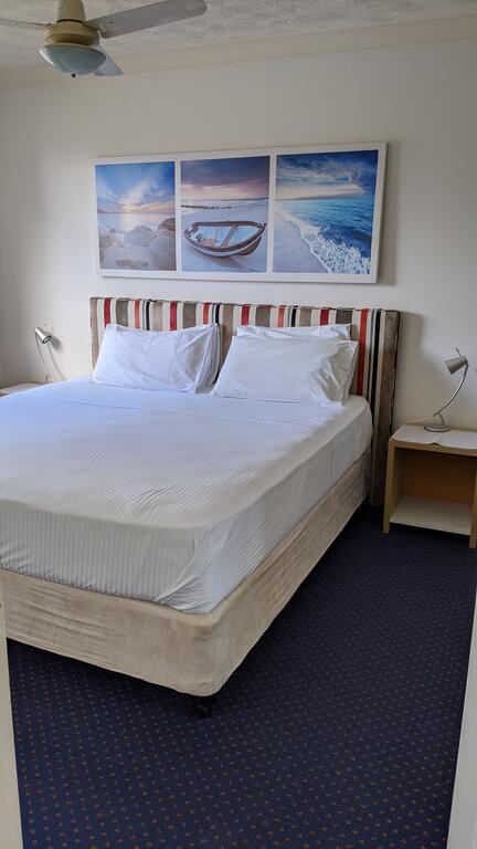 Mermaid Beach Apartment - Geraldton Accommodation 0