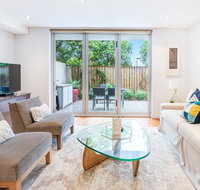 Modern apartment with large courtyard and short walk to Bondi Beach - Geraldton Accommodation