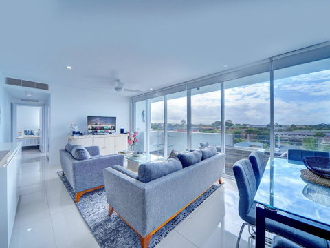 Modern Contemporary Southport Apartment - Geraldton Accommodation 0