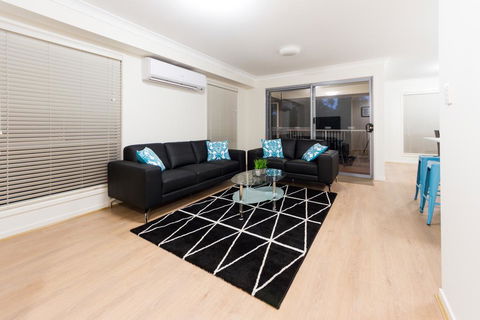 Modern Home Away From Home - Geraldton Accommodation 3