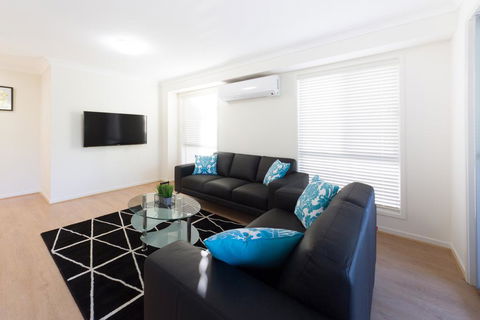 Modern Home Away From Home - Geraldton Accommodation 1