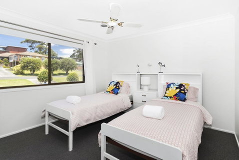 Mollymook Links - Geraldton Accommodation 0