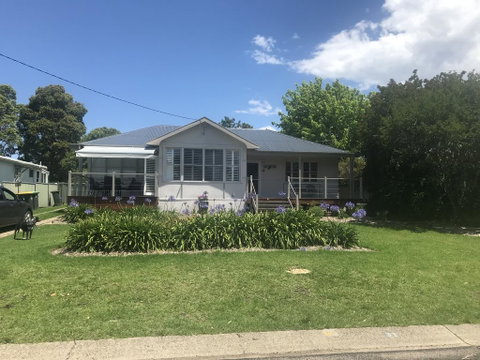 Moruya Holiday House - Geraldton Accommodation 1