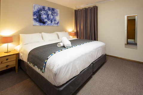Mountain Lodge - Geraldton Accommodation 1