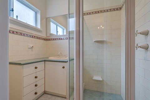 Serpentine Rose - Geraldton Accommodation 13
