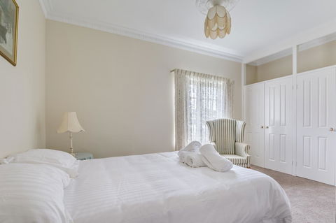Serpentine Rose - Geraldton Accommodation 7