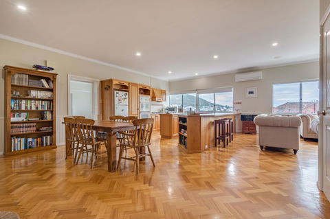 Serpentine Rose - Geraldton Accommodation 4
