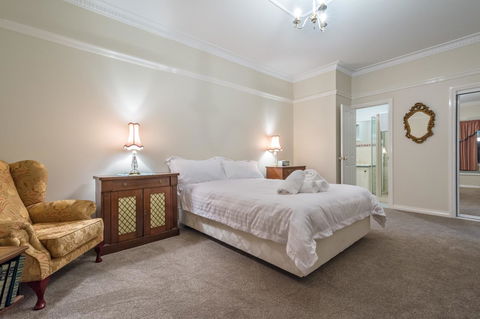 Serpentine Rose - Geraldton Accommodation 3