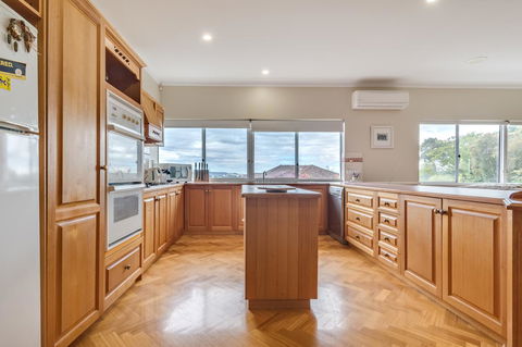 Serpentine Rose - Geraldton Accommodation 6