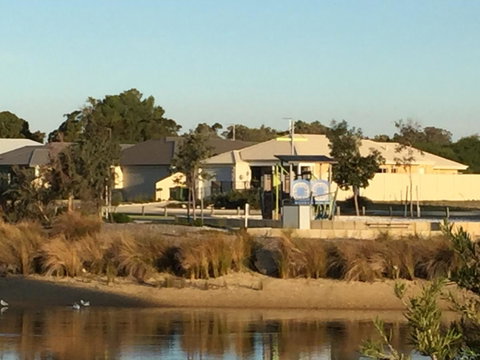Lakeside Views - Geraldton Accommodation 14