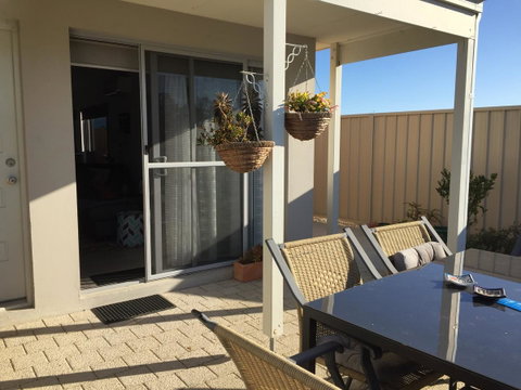 Lakeside Views - Geraldton Accommodation 12