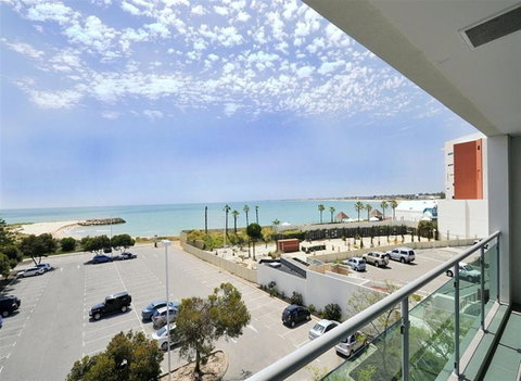 Nautica Residences Mandurah - Geraldton Accommodation 3