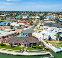 LA ANCHOR ON THE CANALS MANDURAH - Geraldton Accommodation