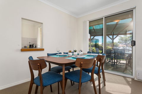 Como South Perth Villa - Geraldton Accommodation 0