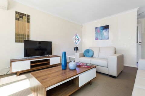 Como South Perth Villa - Geraldton Accommodation 1