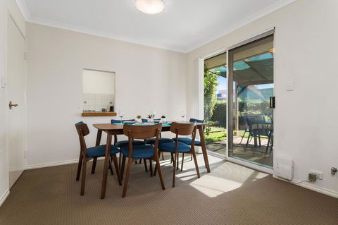Como South Perth Villa - Geraldton Accommodation 2