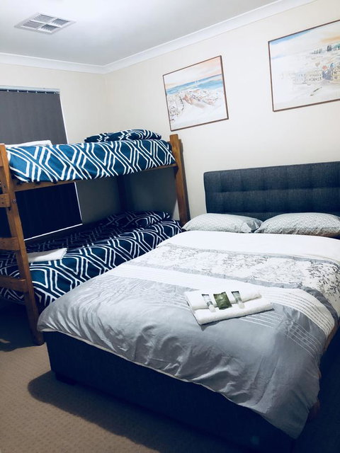 Nora Muslim Holiday Home - Geraldton Accommodation 11
