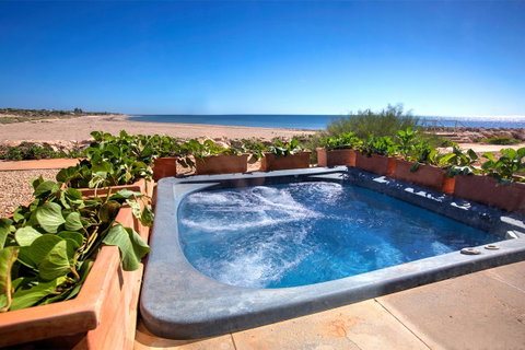 Mantarays Ningaloo Beach Resort - Geraldton Accommodation 7