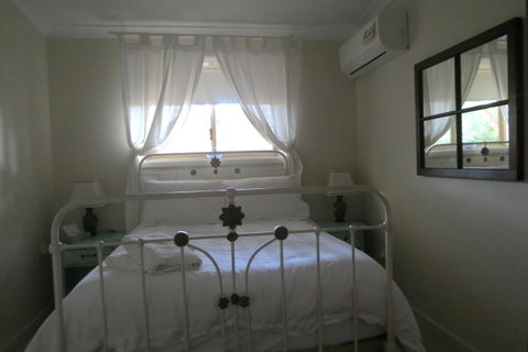 Bentwood Olive Grove Accommodation - Geraldton Accommodation 6