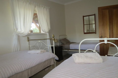 Bentwood Olive Grove Accommodation - Geraldton Accommodation 5