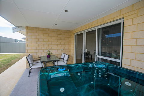 Indian Ocean Retreat - Geraldton Accommodation 12