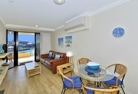 Dolphin Quay Apartments - Geraldton Accommodation 12