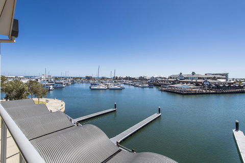 Dolphin Quay Apartments - Geraldton Accommodation 16