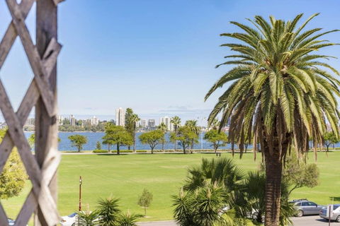 Light Bright, Quality River Views! Free Parking - Geraldton Accommodation 31