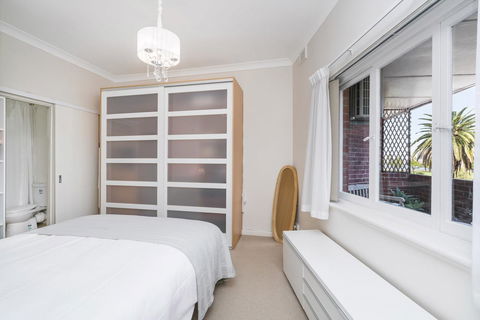 Light Bright, Quality River Views! Free Parking - Geraldton Accommodation 9