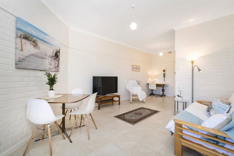 Light Bright, Quality River Views! Free Parking - Geraldton Accommodation 15