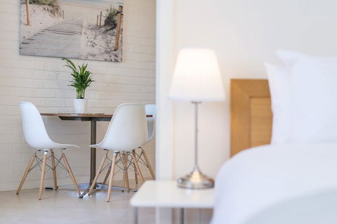 Light Bright, Quality River Views! Free Parking - Geraldton Accommodation 2