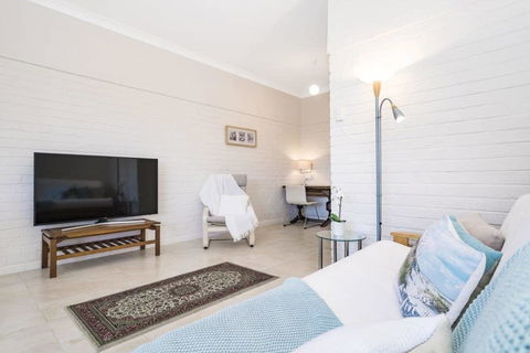 Light Bright, Quality River Views! Free Parking - Geraldton Accommodation 36