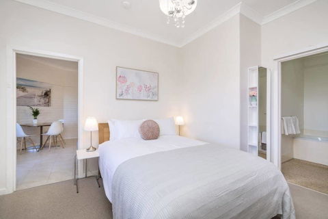Light Bright, Quality River Views! Free Parking - Geraldton Accommodation 30
