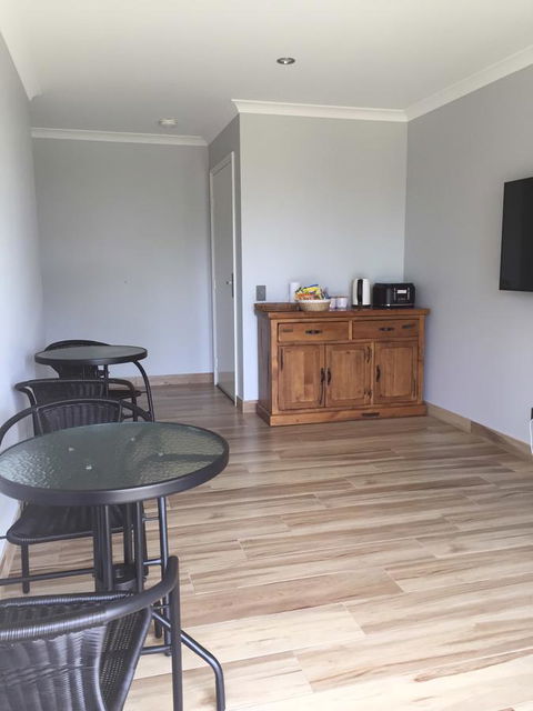 Eagle Bay House - Geraldton Accommodation 14