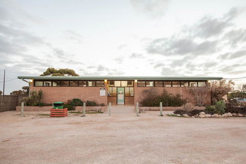 EUCLA MOTOR HOTEL - Geraldton Accommodation 9
